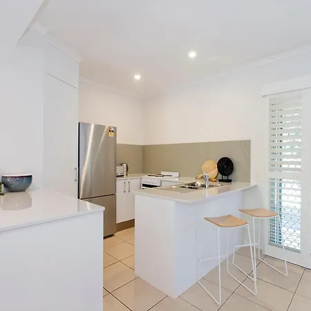 Noosa Parade Townhouse W/ Terrace By Stay Noosa Exterior photo